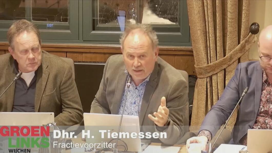 Henry tijdens de algemene beschouwing van de Wijchense begroting voor 2024.