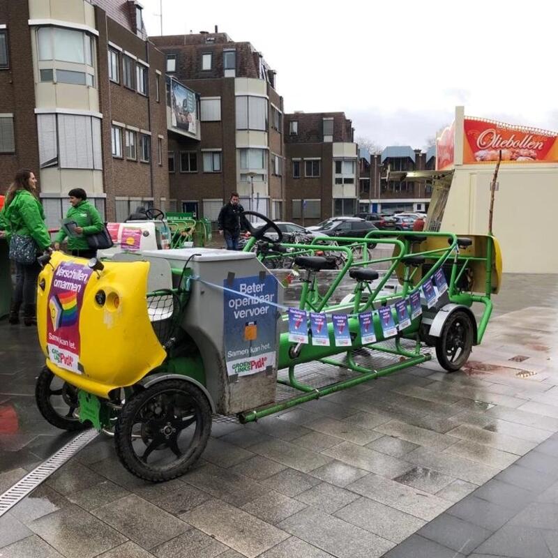 De elektrische groepsfiets op het Europaplein.