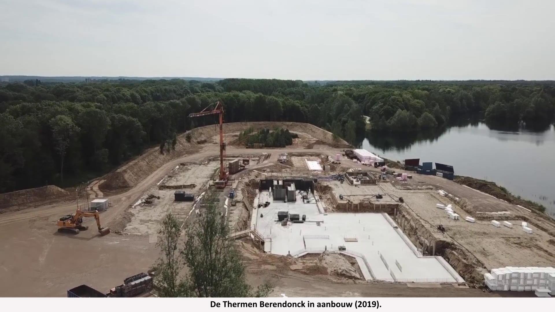 Een luchtfoto van de Thermen Berendonck in aanleg (2019).