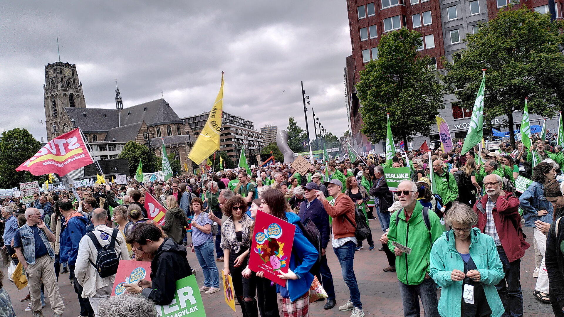 De start van de Klimaatmars 2022 in Rotterdam.